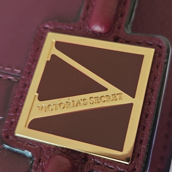 Victoria's Secret Elegant Burgundy Chain Shoulder Bag - Picture 4 of 7